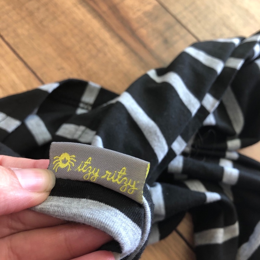 Itzy Ritzy Infinity Nursing Scarf - Picture 4 of 5